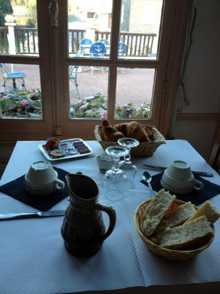 Restaurant & Chambres D'Hotes L'Eau Vive Fatouville-Grestain Eksteriør billede